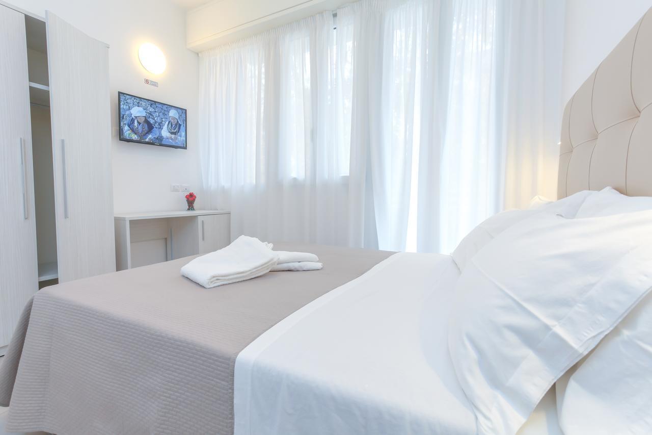 Hotel Tourist Meuble 리미니 외부 사진